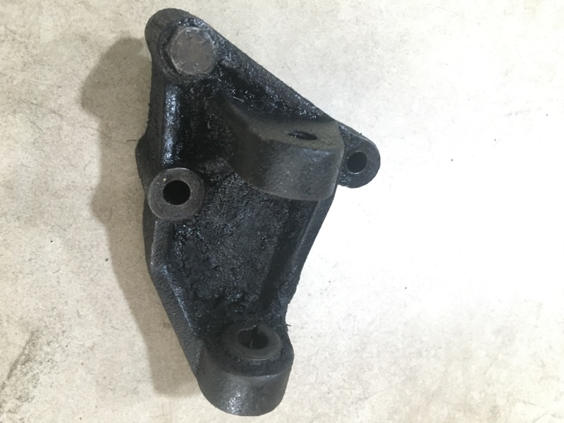 Кронштейн генератора передний левый Volkswagen Transporter 1990—1995 T4 AAB 074903141 контрактная