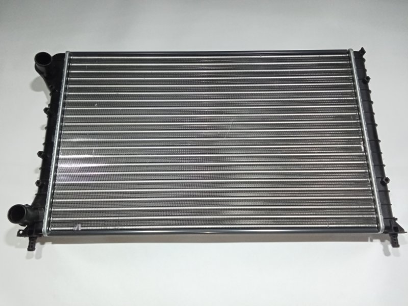 Запчасть радиатор охлаждения двигателя FIAT Doblo 2012 350A1000 FT2261 новая Радиатор охлаждения двигателя FIAT Doblo 2012 350A1000 FT2261 новая