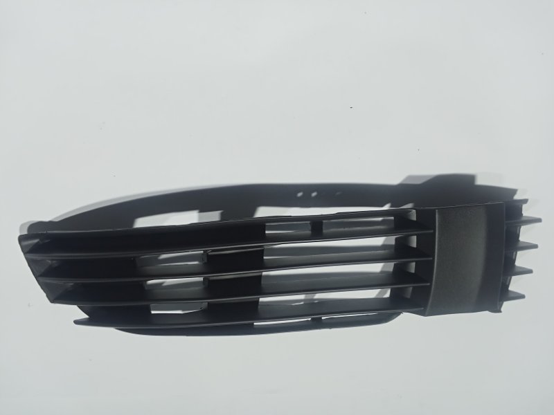 Решетка бампера Volkswagen Passat 2001-2005 B5 STVWA72191 новая