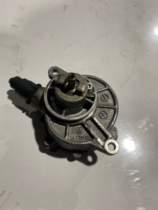 Вакуумный насос Mercedes-Benz C-class 2001-2005 W203 MO646.963 A6462300065 контрактная