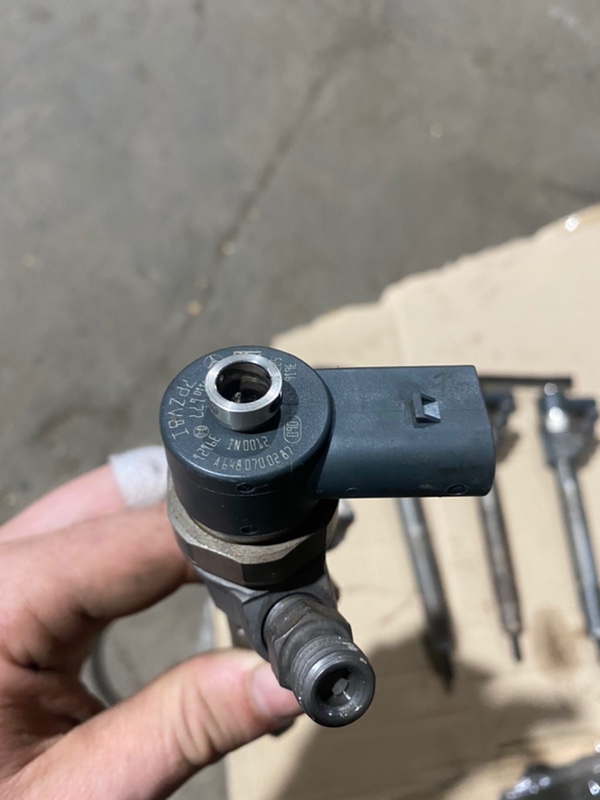 Насос-форсунка Mercedes-Benz C-class W203 MO646.963 Насос-форсунка Mercedes-Benz C-class W203 MO646.963