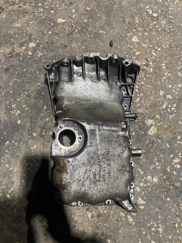 Поддон двигателя Audi A4 1999-2001 B5 06B103603A контрактная