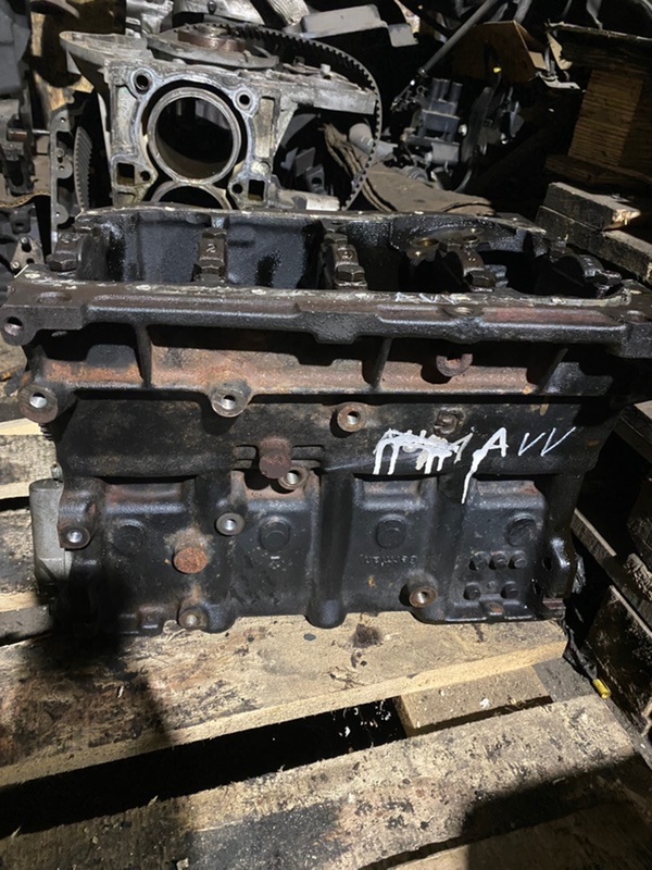 Блок цилиндров Audi A4 1999-2001 B5 AVV AVV контрактная