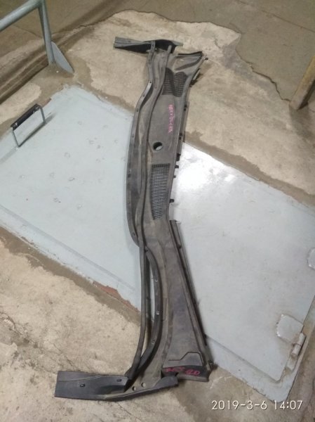 Планка под дворники TOYOTA MARK X GRX120 Б/У