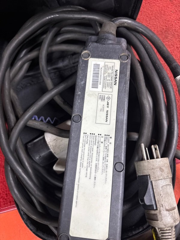 Зарядное устройство NISSAN LEAF AZE0 EM57