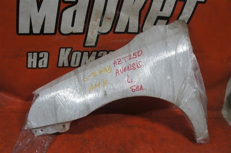 Крыло переднее левое TOYOTA AVENSIS 2009 AZT251 контрактная
