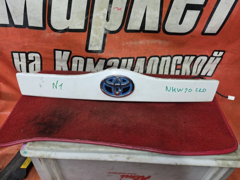 Накладка 5-й двери задняя TOYOTA PRIUS 2006 NHW20 контрактная