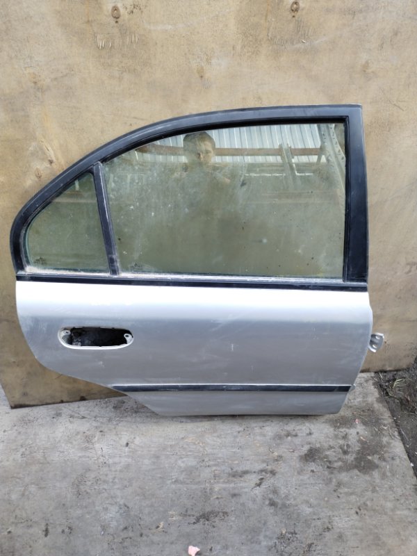 Дверь задняя правая Mitsubishi Carisma 2002 Хэтчбэк 1.6 MR392304 Б/У