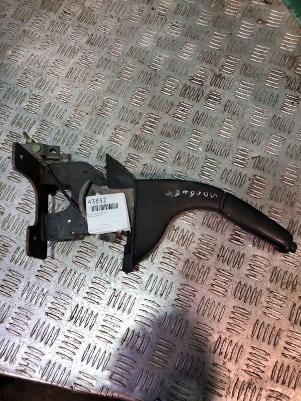Ручной тормоз ручник Hyundai SONATA 4 5971038501LK Б/У