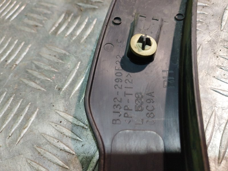 Накладка крыла заднего правого Range Rover 2011-18г.