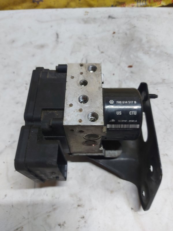Блок ABS Volkswagen Transporter Т5 2.0 AXA