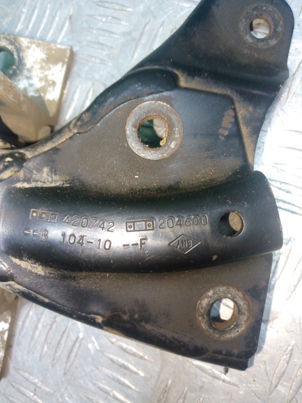 Подушка двигателя Logan 1