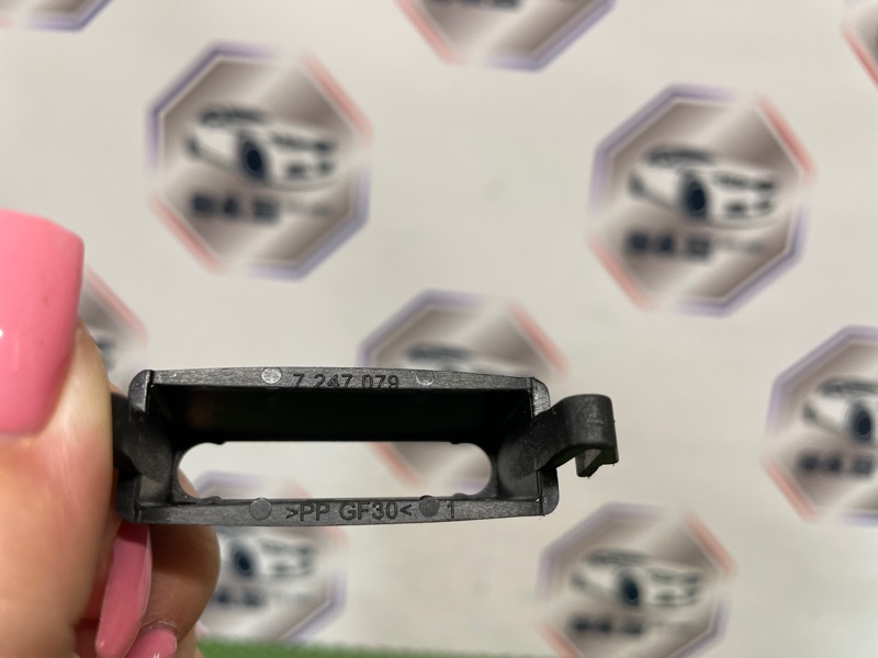 Замок капота 6 2013 F06 n55b30a Замок капота 6 2013 F06 n55b30a