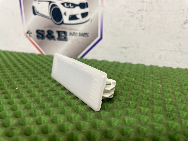 Плафон подсветки багажника BMW 3 F30 n55b30a Плафон подсветки багажника BMW 3 F30 n55b30a