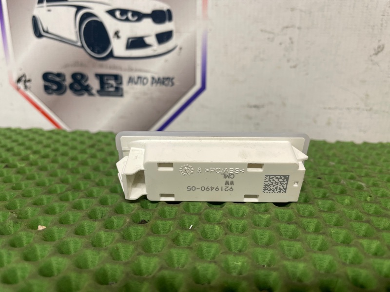 Плафон подсветки багажника 3 2012 F30 n55b30a Плафон подсветки багажника 3 2012 F30 n55b30a