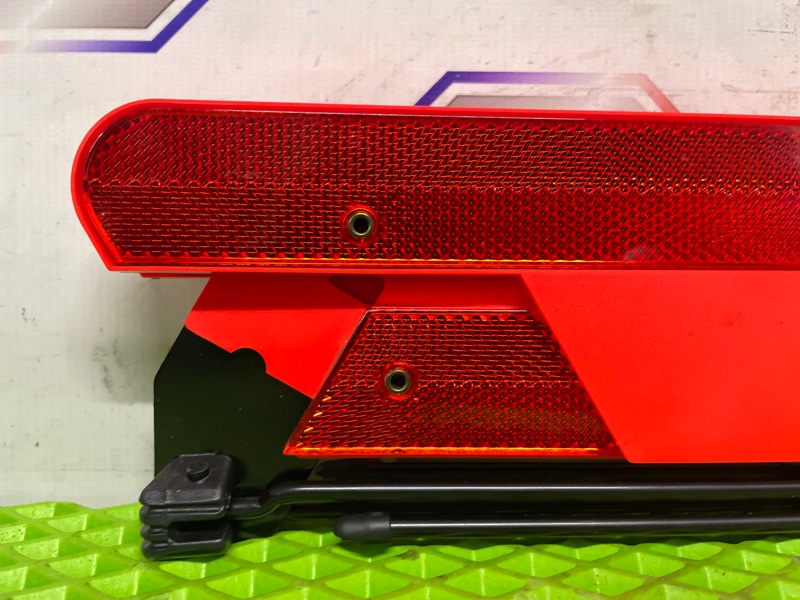 Знак аварийной остановки E 2007 W211 272.943