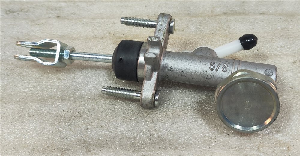 Главный цилиндр сцепления Grand Starex D4CB