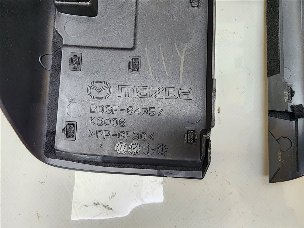 Кожух рулевой колонки cx-30 2021 DM8P S8 Кожух рулевой колонки cx-30 2021 DM8P S8
