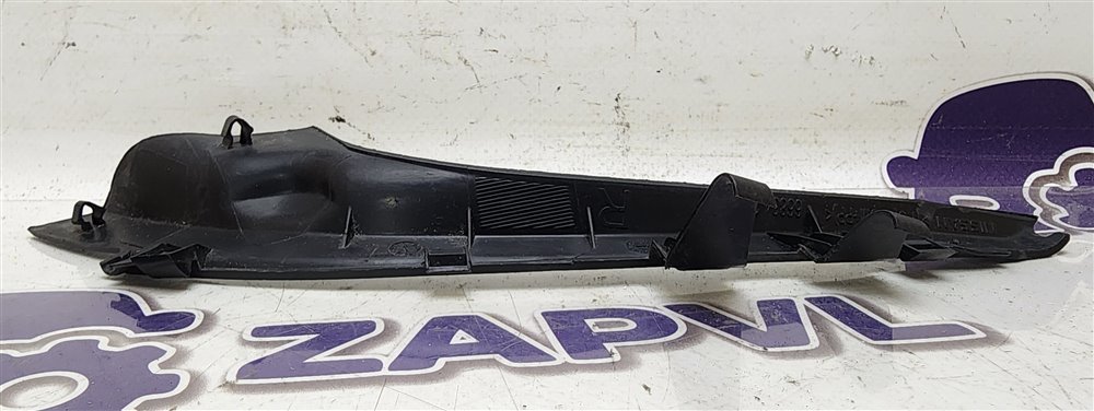 Уголок жабо правый Nissan Note e power HE12 EM57