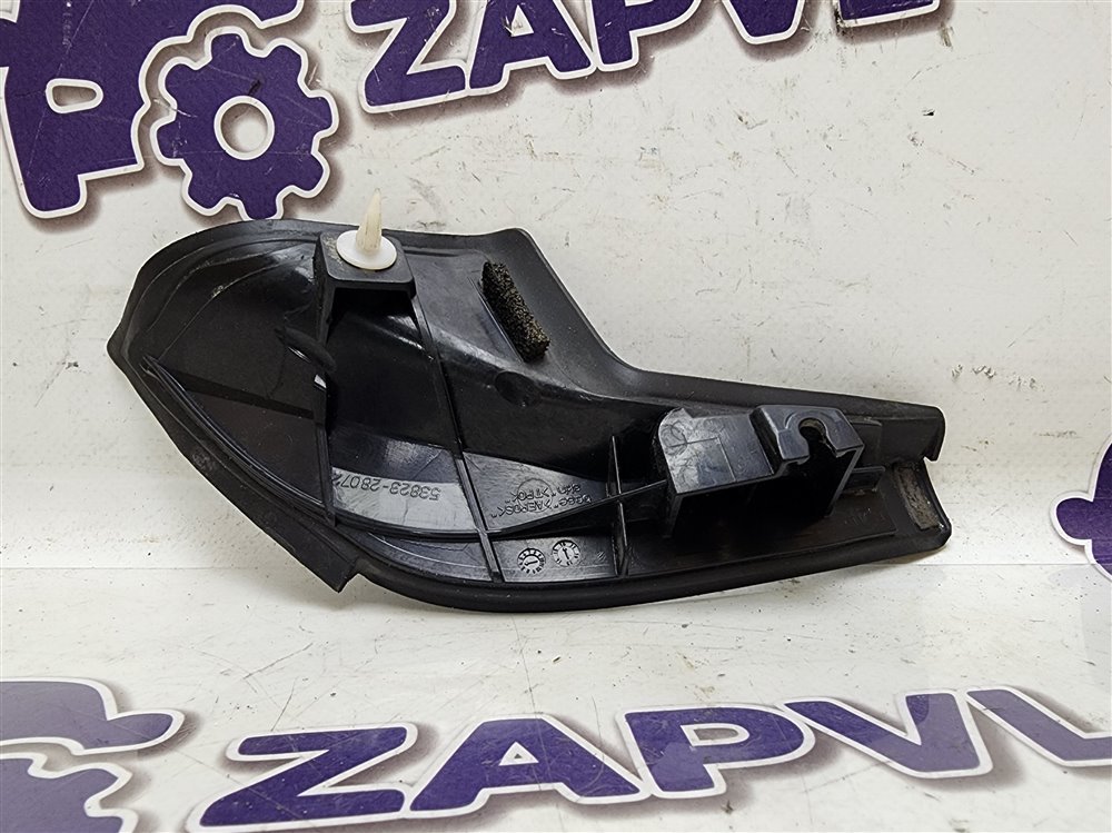 Уголок жабо правый Voxy 2016 ZWR80 2ZR