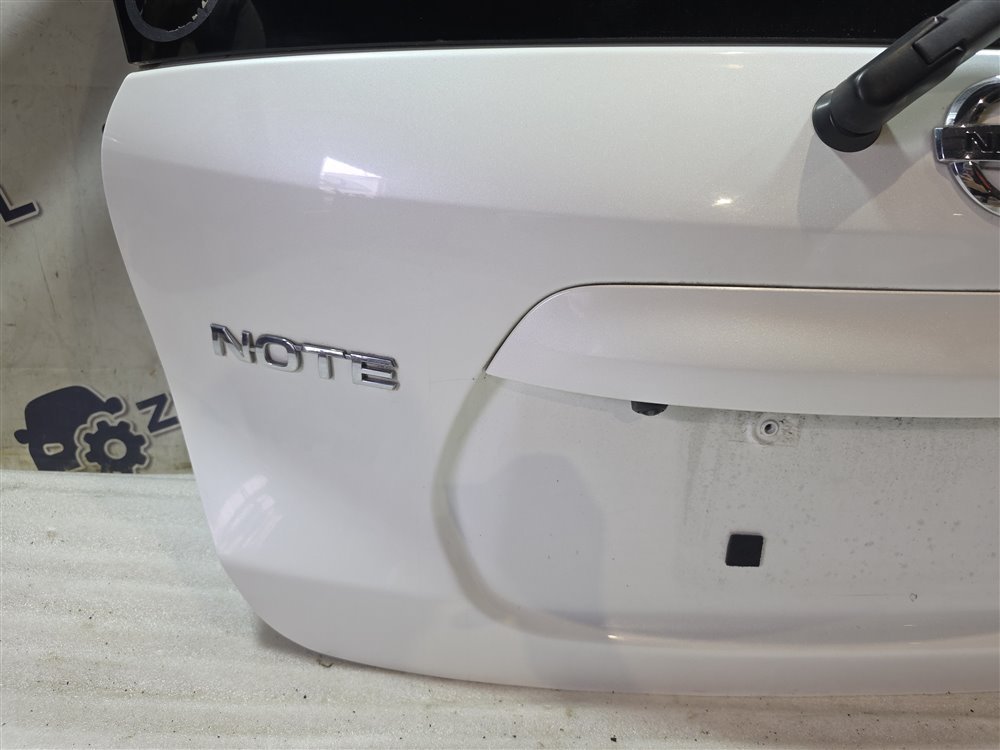 Дверь багажника Note e power 2018 HE12 EM57