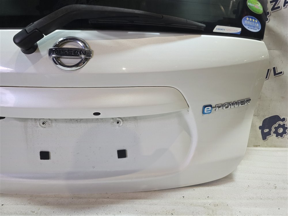 Дверь багажника Note e power 2018 HE12 EM57