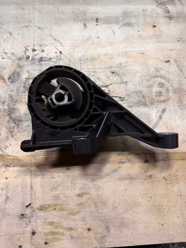 Подушка двигателя левая Chevrolet Cruze A14NET - контрактная