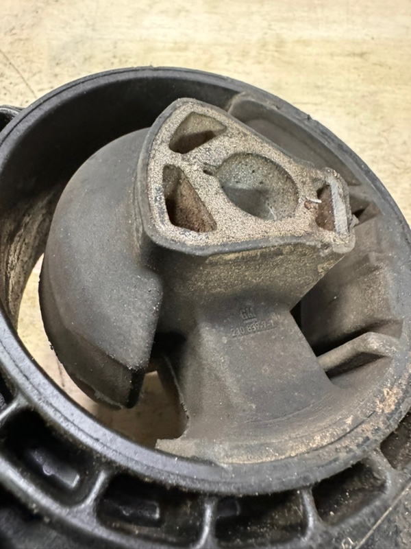 Подушка двигателя левая Chevrolet Cruze A14NET