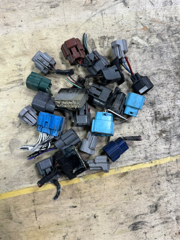 Разъём Nissan Sunny 2000 B15 QG15-DE - контрактная