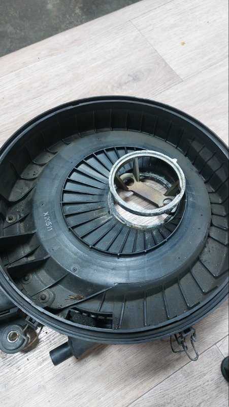 Корпус воздушного фильтра Mazda 323 BF B5