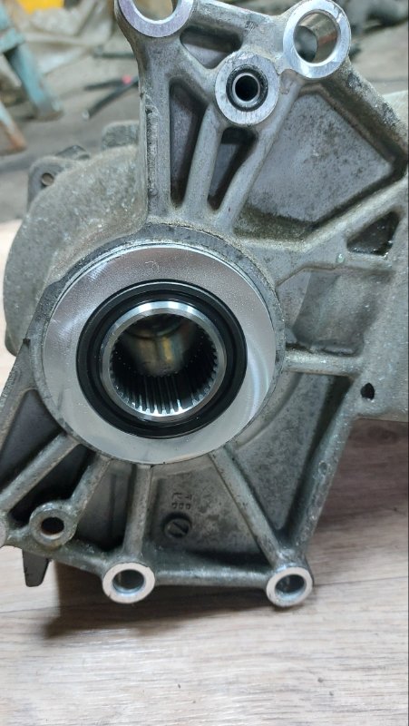 Раздаточная коробка Dion 2001 CR6W 4G94