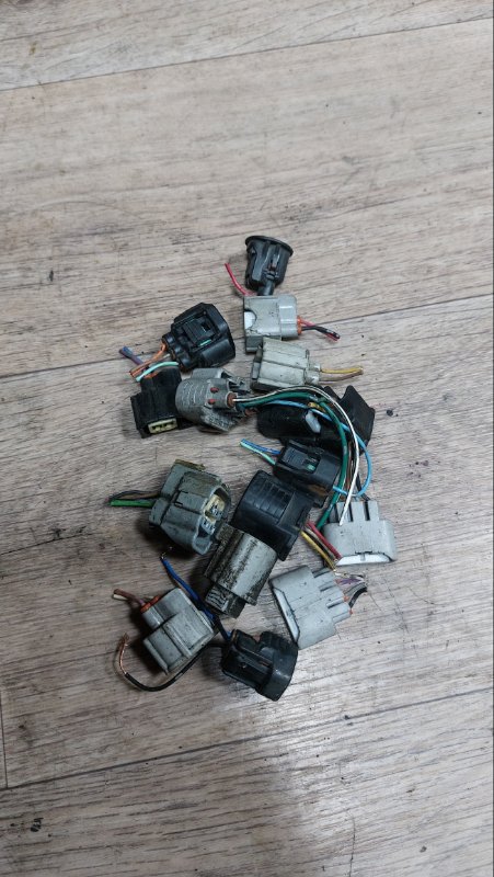 Разъём Toyota Isis 2005 ZNM10 1ZZ-FE - контрактная