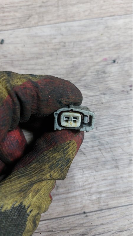 Разъём Isis 2005 ZNM10 1ZZ-FE