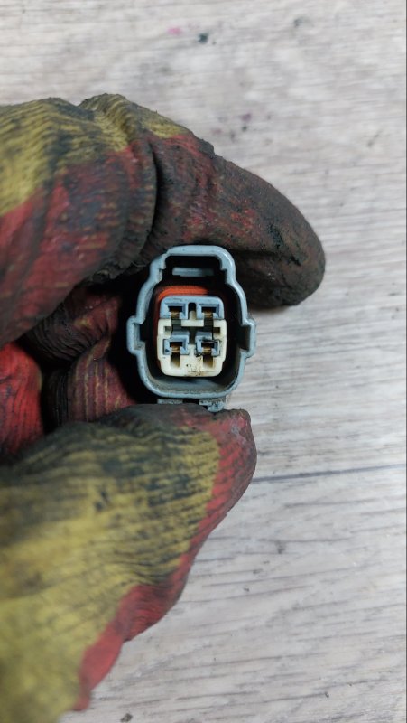 Разъём Isis 2005 ZNM10 1ZZ-FE