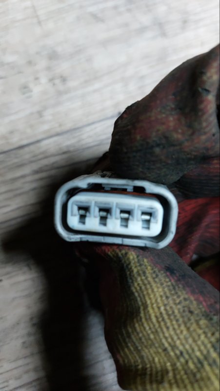 Разъём Isis 2005 ZNM10 1ZZ-FE