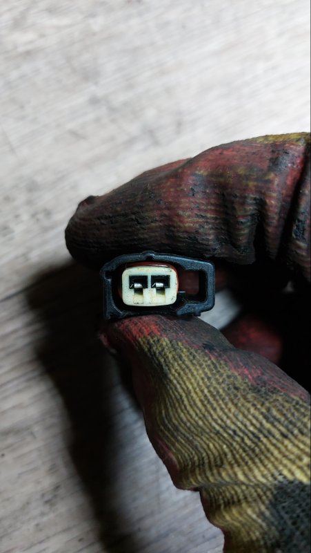 Разъём Isis 2005 ZNM10 1ZZ-FE