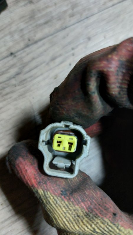 Разъём Isis 2005 ZNM10 1ZZ-FE