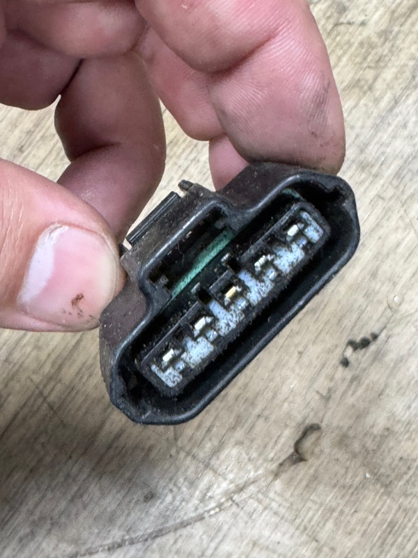 Разъём Mark X 2008 GRX120 4GR-FSE