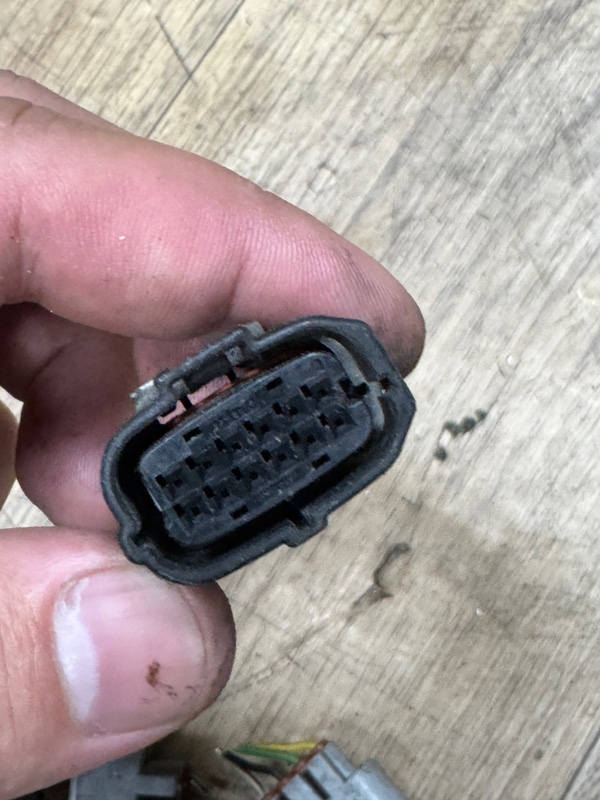 Разъём Mark X 2008 GRX120 4GR-FSE