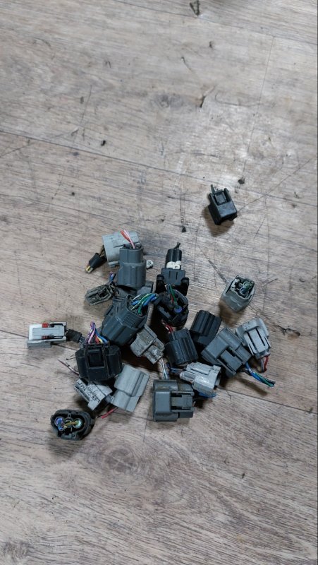 Разъём Nissan Serena 2008 C25 MR20-DE - контрактная