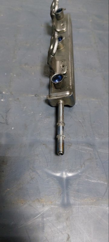 Рампа топливная Nissan March K13 HR12-DE