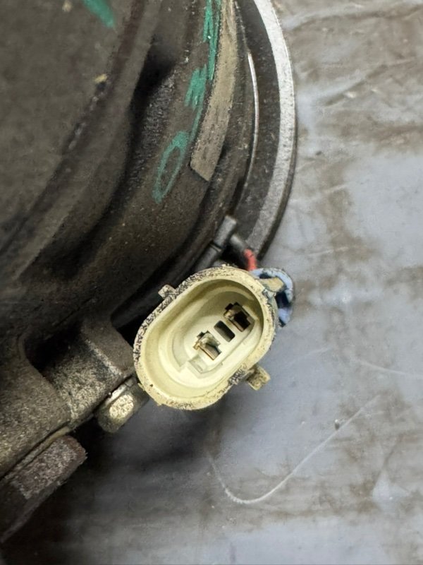 Компрессор кондиционера Cruze 2012 J300 F18D4 Компрессор кондиционера Cruze 2012 J300 F18D4