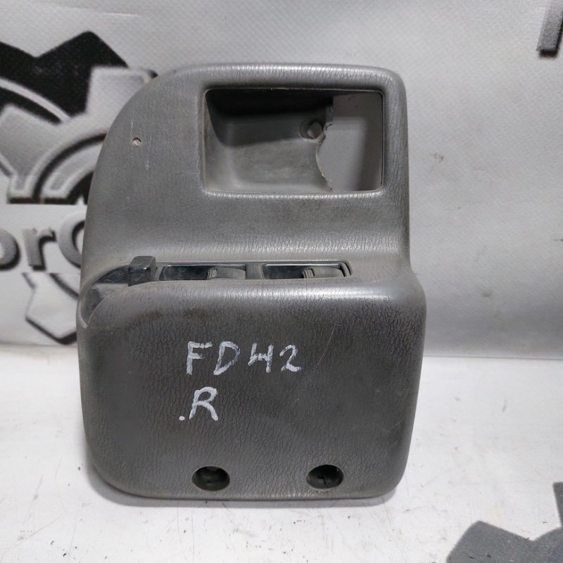 Кнопка стеклоподъемника правая Nissan Atlas 1993 G2H41 FD42 25400-7T011 Б/У