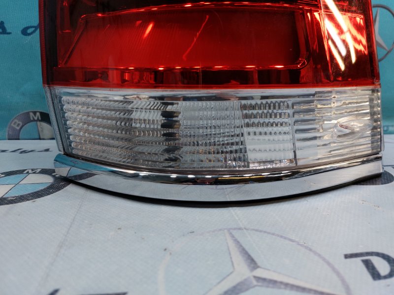 Фонарь задний правый toyota Land Cruiser 200