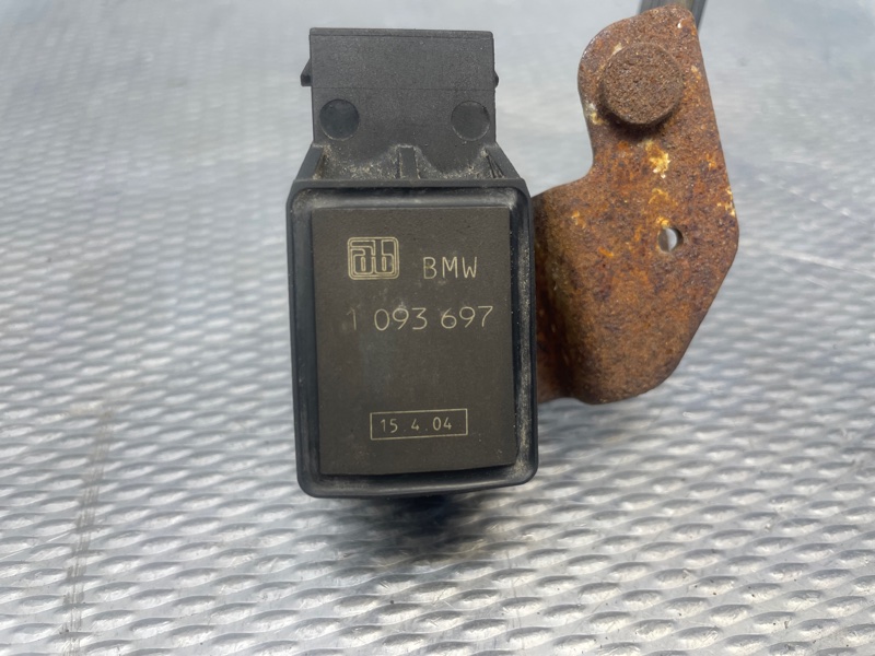 Датчик дорожного просвета задний 545i 2004г. Май e60 n62b44