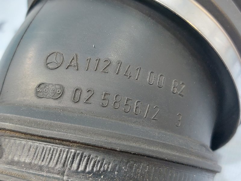 Патрубок воздушного фильтра Mercedes-Benz E-class 11/06/2002 w211 m112.949 1121410082 контрактная