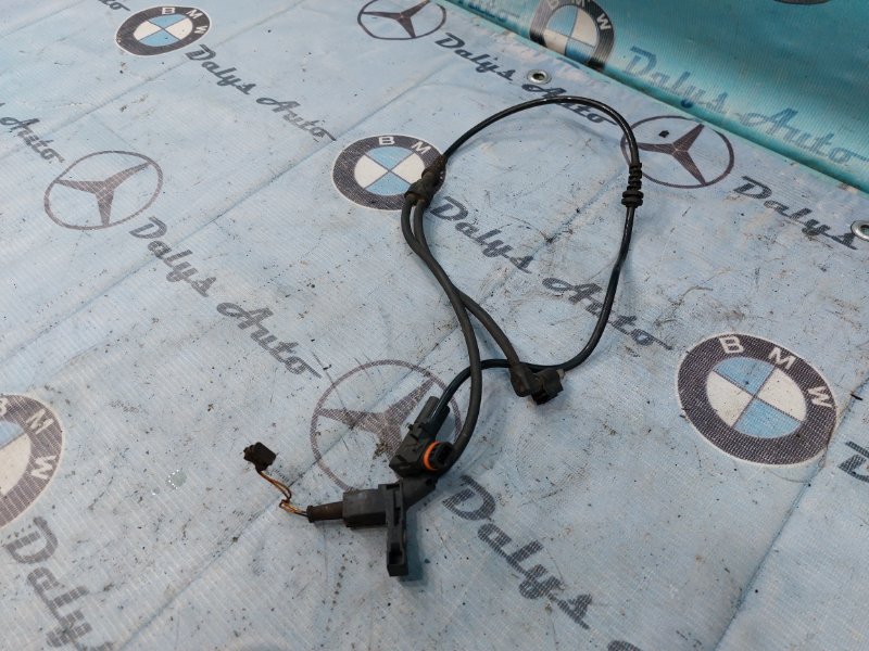 Датчик износа тормозных колодок передний правый Mercedes-Benz c-class w204 271.860 Датчик износа тормозных колодок передний правый Mercedes-Benz c-class w204 271.860