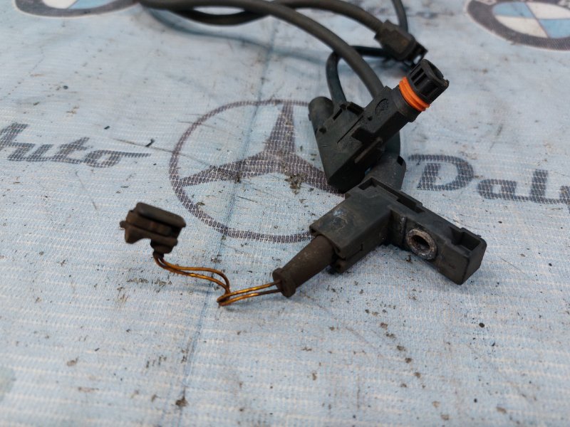 Датчик износа тормозных колодок передний правый c-class 01/09/2010 w204 271.860 Датчик износа тормозных колодок передний правый c-class 01/09/2010 w204 271.860