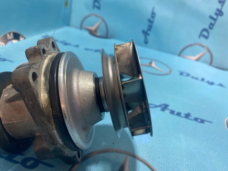 Насос водяной (помпа) 525i 2003г. Октябрь e39 LCi универсал m54b25 Насос водяной (помпа) 525i 2003г. Октябрь e39 LCi универсал m54b25