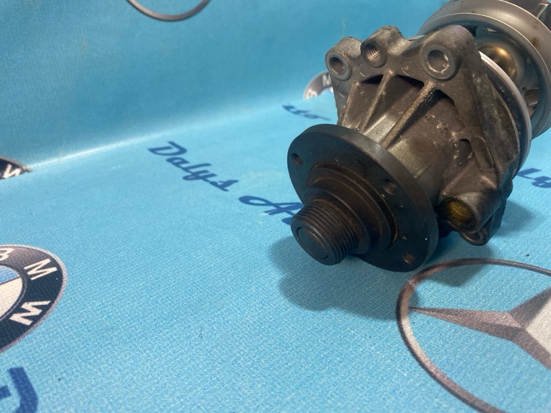 Насос водяной (помпа) BMW 525i e39 LCi универсал m54b25 Насос водяной (помпа) BMW 525i e39 LCi универсал m54b25